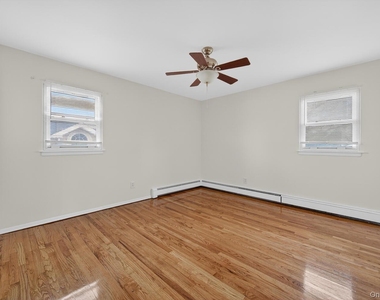 9 Bay Beach Avenue - Photo Thumbnail 15