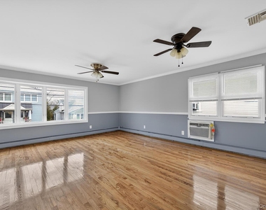 9 Bay Beach Avenue - Photo Thumbnail 5