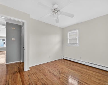 9 Bay Beach Avenue - Photo Thumbnail 14