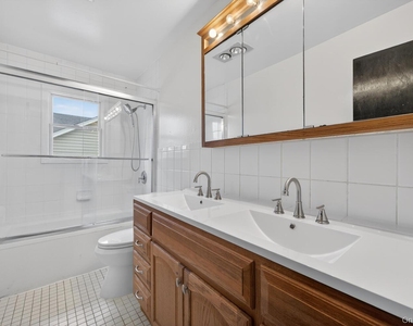 9 Bay Beach Avenue - Photo Thumbnail 17