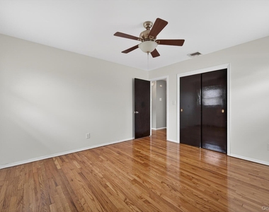 9 Bay Beach Avenue - Photo Thumbnail 16