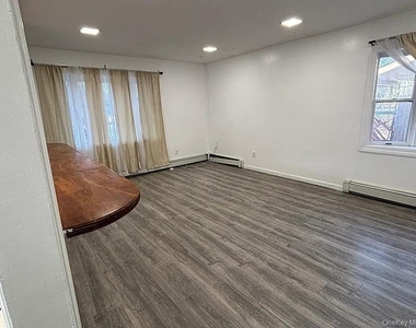 61 Montgomery Avenue - Photo Thumbnail 3