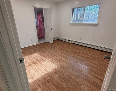 61 Montgomery Avenue - Photo Thumbnail 7