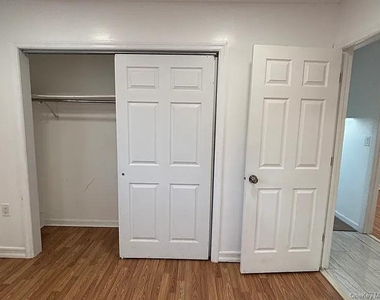 61 Montgomery Avenue - Photo Thumbnail 8