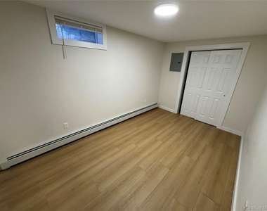 98 E Market Street - Photo Thumbnail 5