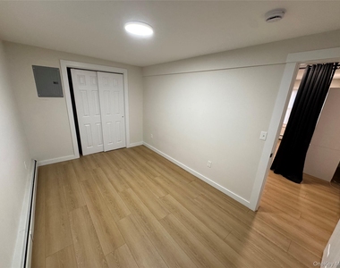 98 E Market Street - Photo Thumbnail 6
