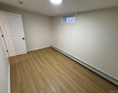 98 E Market Street - Photo Thumbnail 7