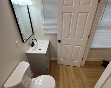 98 E Market Street - Photo Thumbnail 4