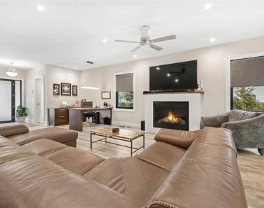 55 S Phillips Avenue - Photo Thumbnail 6