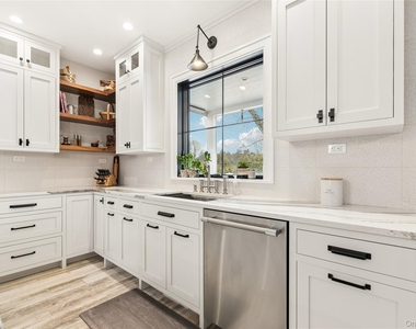 55 S Phillips Avenue - Photo Thumbnail 12