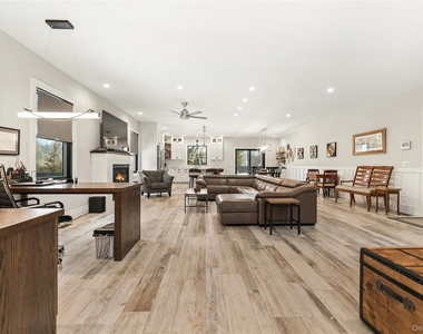 55 S Phillips Avenue - Photo Thumbnail 2