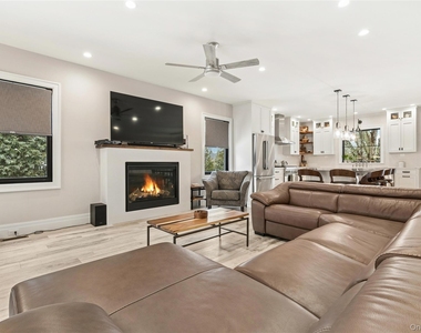 55 S Phillips Avenue - Photo Thumbnail 4