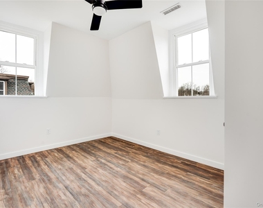 81 Market Street - Photo Thumbnail 10