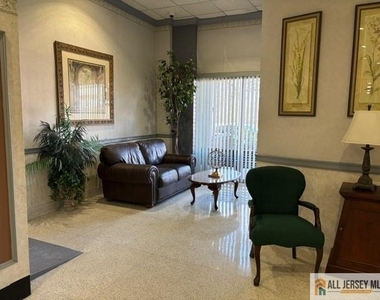 123 S Adelaide Avenue - Photo Thumbnail 23