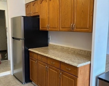 123 S Adelaide Avenue - Photo Thumbnail 2