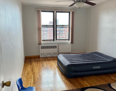 540 Ocean Parkway - Photo Thumbnail 6