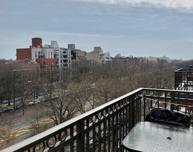 540 Ocean Parkway - Photo Thumbnail 2