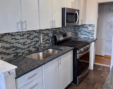 540 Ocean Parkway - Photo Thumbnail 3