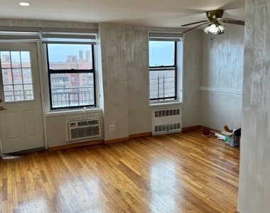 540 Ocean Parkway - Photo Thumbnail 4