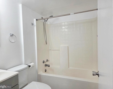 233 Kern Street - Photo Thumbnail 7