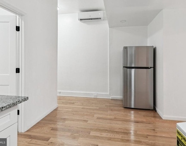 1225 Spruce Street - Photo Thumbnail 8