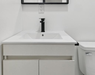 1225 Spruce Street - Photo Thumbnail 22