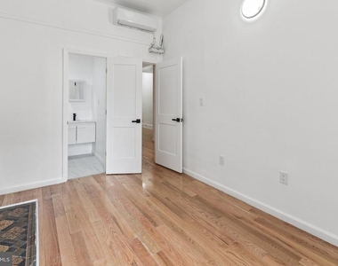 1225 Spruce Street - Photo Thumbnail 12