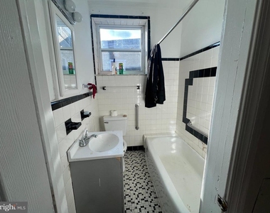 1319 S 22nd Street - Photo Thumbnail 3