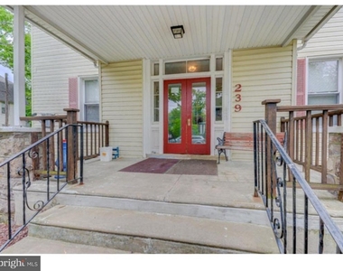 239 Vine Street - Photo Thumbnail 2
