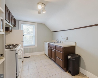 34 Burke Avenue E - Photo Thumbnail 5