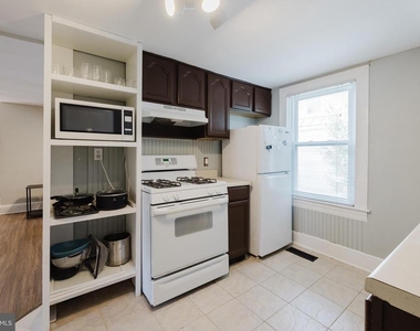 34 Burke Avenue E - Photo Thumbnail 4