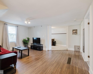 34 Burke Avenue E - Photo Thumbnail 3