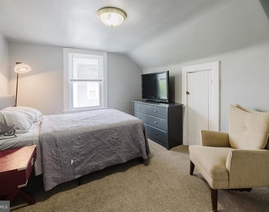 34 Burke Avenue E - Photo Thumbnail 8