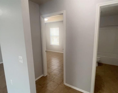 5813 Knoll Pines Pass - Photo Thumbnail 14