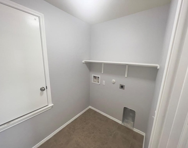 5813 Knoll Pines Pass - Photo Thumbnail 18