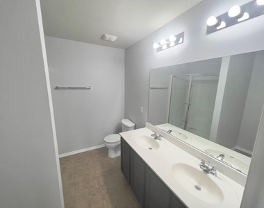 5813 Knoll Pines Pass - Photo Thumbnail 9