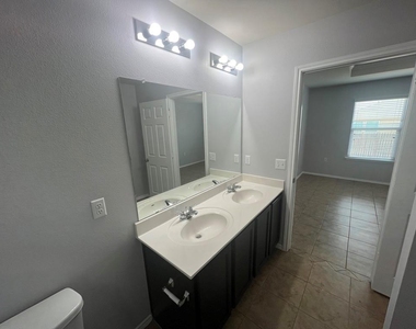 5813 Knoll Pines Pass - Photo Thumbnail 8