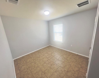 5813 Knoll Pines Pass - Photo Thumbnail 10