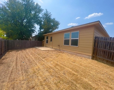 5813 Knoll Pines Pass - Photo Thumbnail 2