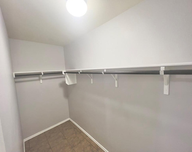 5813 Knoll Pines Pass - Photo Thumbnail 20