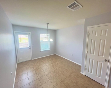 5813 Knoll Pines Pass - Photo Thumbnail 16