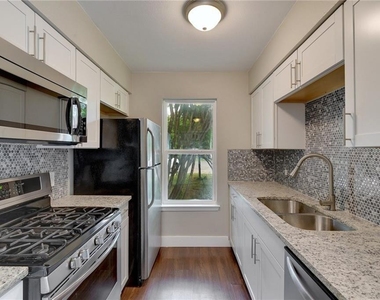 7504 Carver Ave - Photo Thumbnail 4