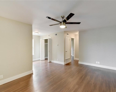7504 Carver Ave - Photo Thumbnail 3