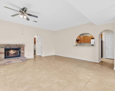 2630 Gwendolyn Ln - Photo Thumbnail 4