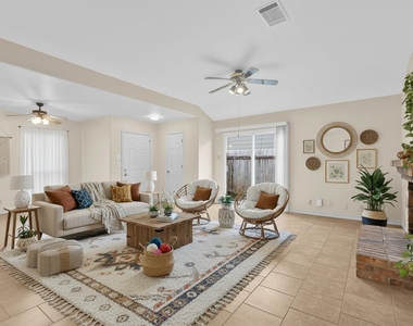 2630 Gwendolyn Ln - Photo Thumbnail 6