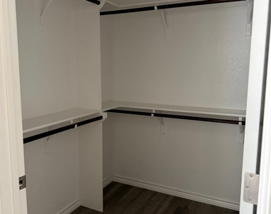 510 Whirlaway Dr - Photo Thumbnail 15