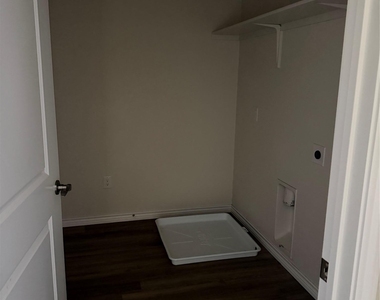 510 Whirlaway Dr - Photo Thumbnail 12