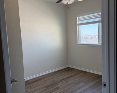 510 Whirlaway Dr - Photo Thumbnail 8