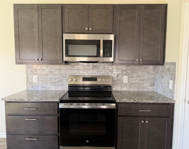 510 Whirlaway Dr - Photo Thumbnail 3