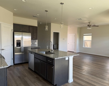 510 Whirlaway Dr - Photo Thumbnail 4